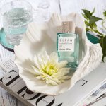 Clean Beauty Collective fait le pari des parfums sans ethanol avec une collection de huit fragrances à base d'eau : Clean Reserve H2Eau